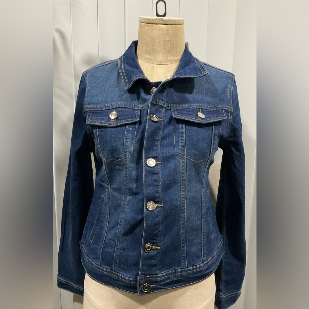 Small women jean jacket.
